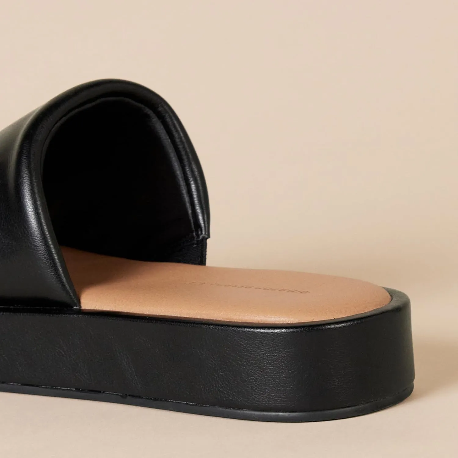 Amazon Essentials Women's Slide Flatform Sandal