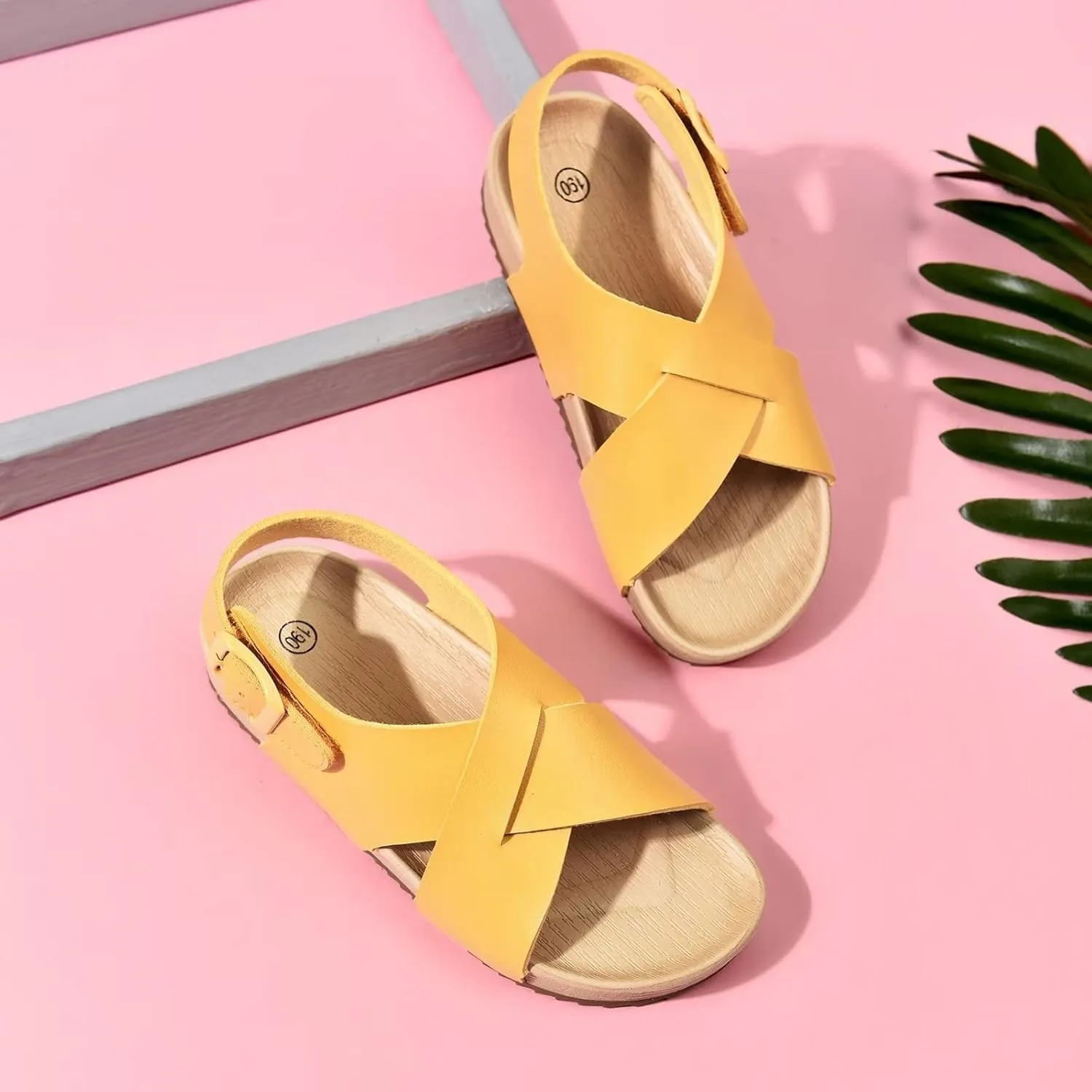 Cubufly Kids Sandals Cross Strappy Open Toe Plat Girl Boy Summer Shoes for Indoor and Outdoor Use Toddler/Little Kid/Big Kid