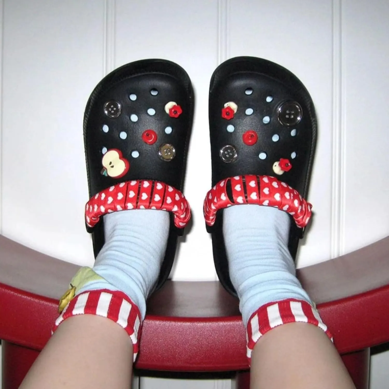 Cute Apple Button Thick Sole Slippers Women Clogs with Hole 1.2" EVA Y2K Platform Height Increase Outdoor Travel Beach Sandals