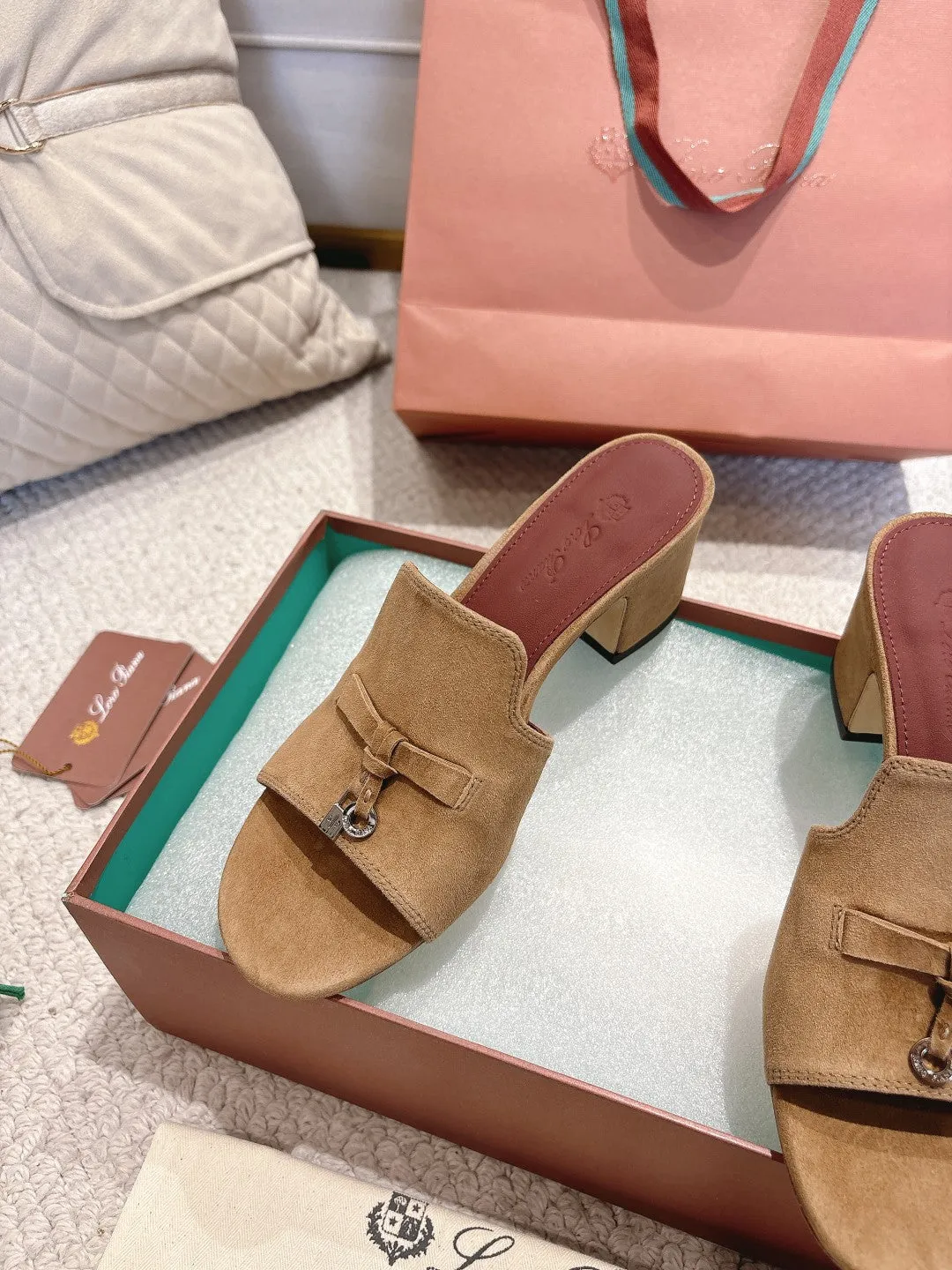 LP 25 Summer Charm Sandal 55 Beige Suede Dard Red Calfskin