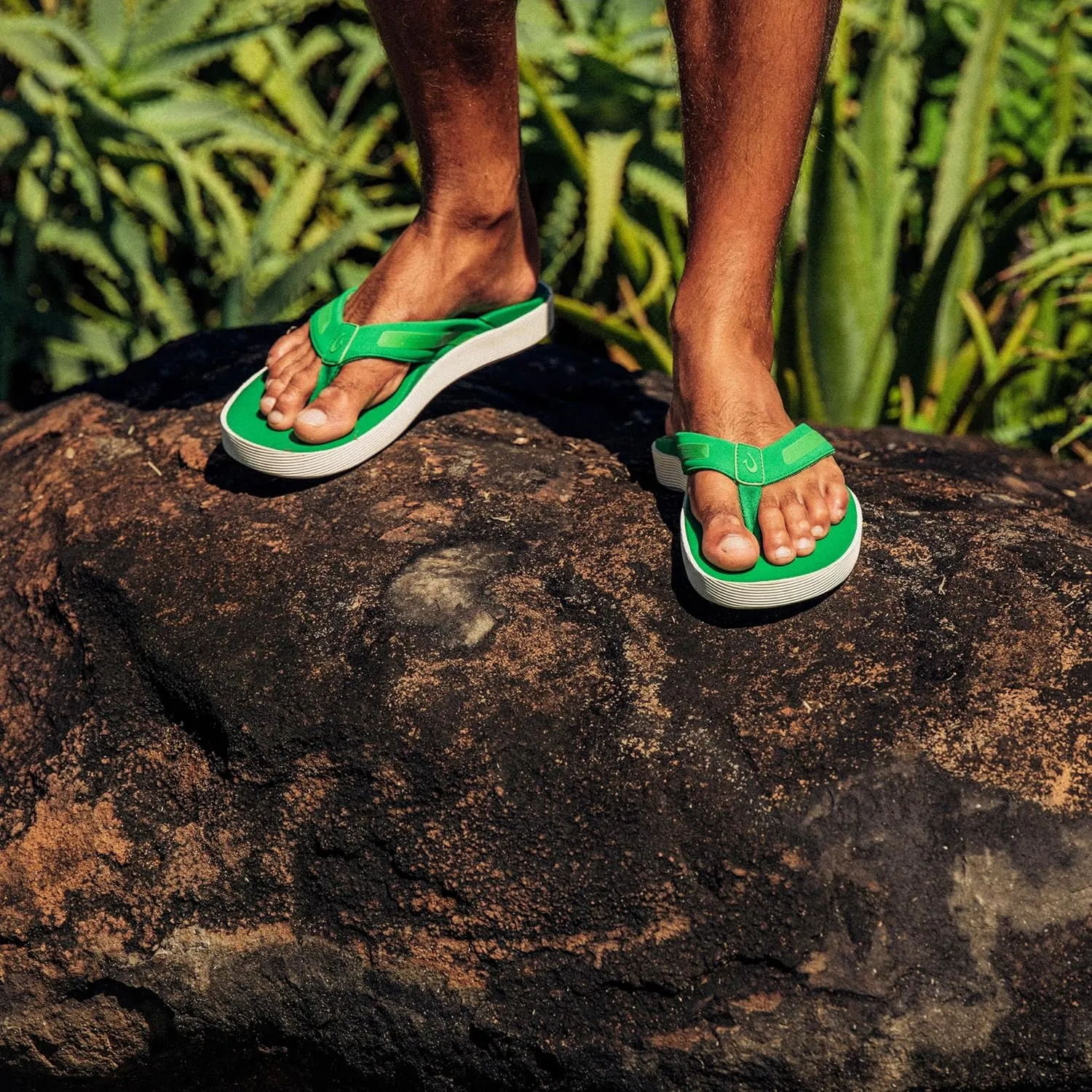 OLUKAI Leeward Men's Beach Sandals, Quick-Dry Flip Flop Slides, Water Friendly Versatility & Wet Grip Traction, Comfort Fit & Arch Support