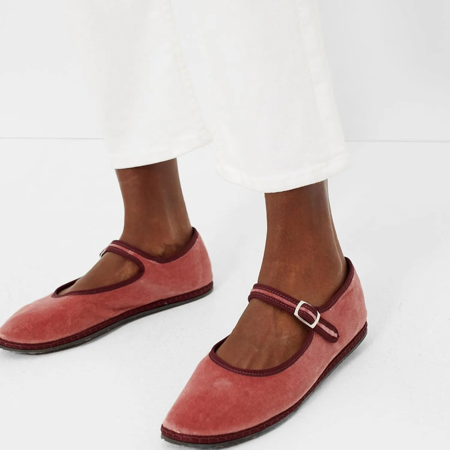 Velvet Ballet Flats for Women Cute Suede Round Toe Slip On Mary Jane Flats Casual Comfortable Ballerina Shoes